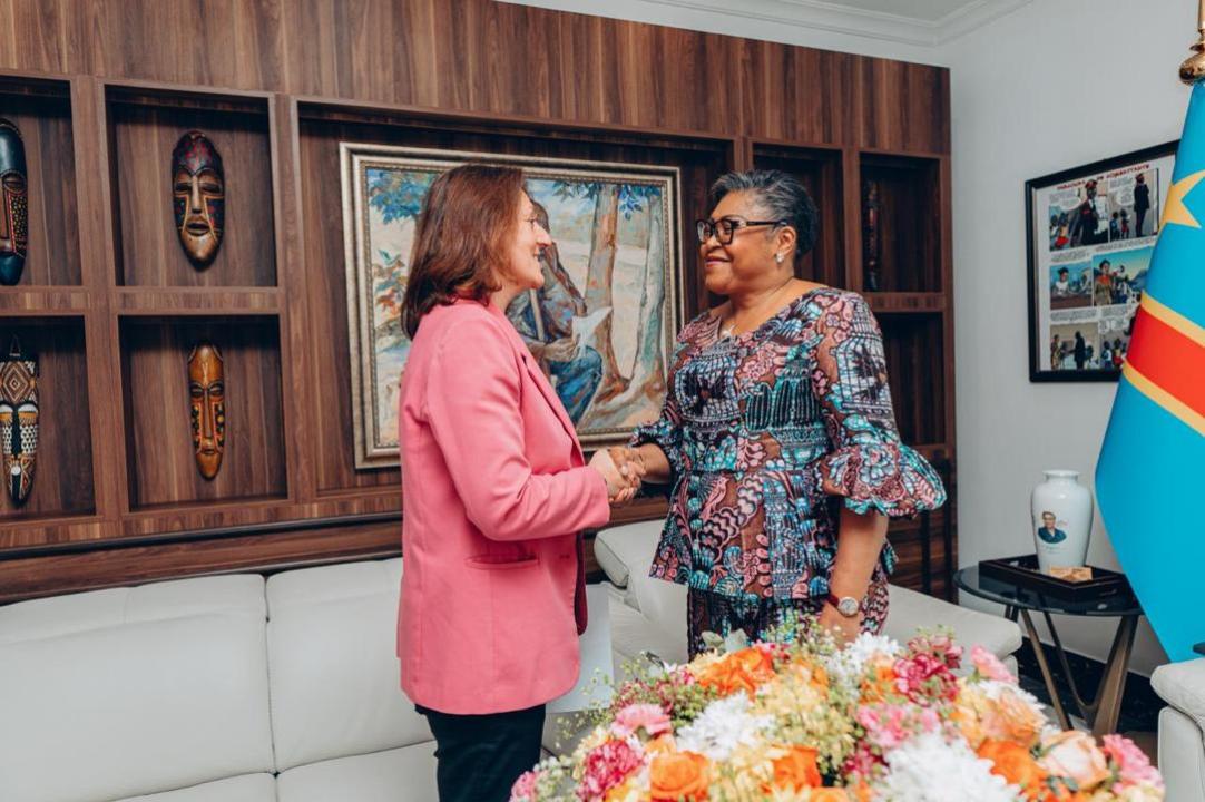 La Première ministre Judith Suminwa et Cynthia Pinet, productrice du film Muganga