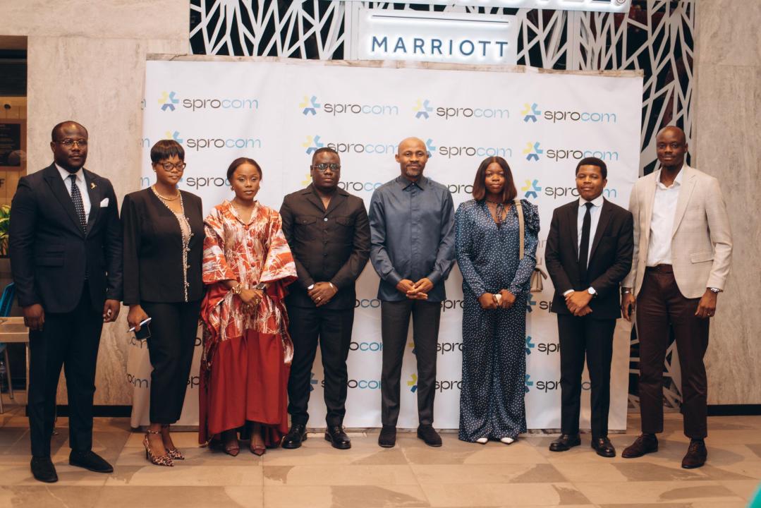 Le ministre de la Communication et Médias, Patrick Muyaya, entouré de quelques membres de l'Association des Professionnels de la Communication et du Marketing