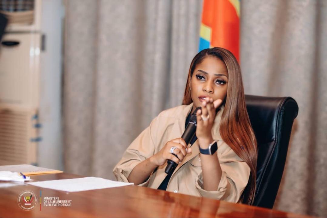 La ministre de la Jeunesse Grâce Kutino lors des consultations des jeunes à Beni [photo d’illustration]