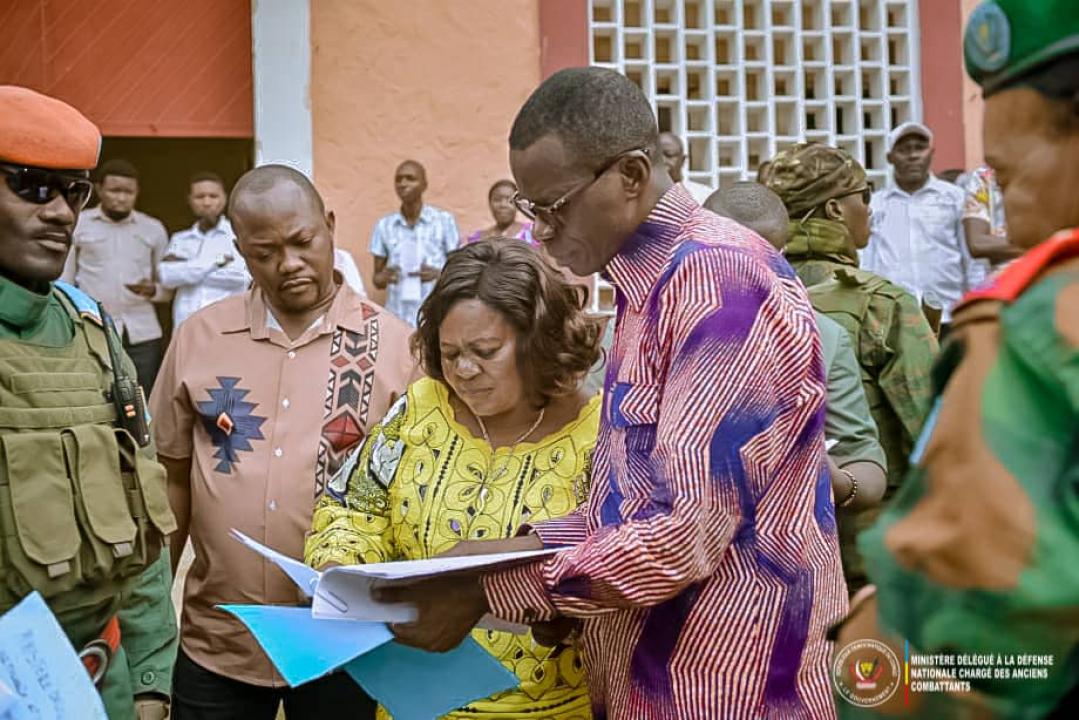Le Ministre délégué à la défense nationale  Eliezer Ntambwe au bureau des Anciens combattants, à Boma, mardi 28 octobre 2025