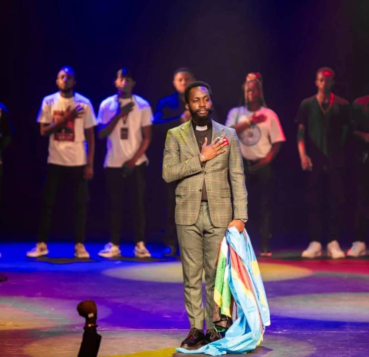 L'artiste humoriste Herman Amisi lors de son spectacle au Centre financier de Kinshasa. [Photo d'illustration]