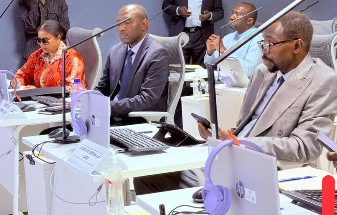 De gauche à droite la représentante du ministre de la Santé, le Directeur général de l'INSP et le Secrétaire général à la Santé