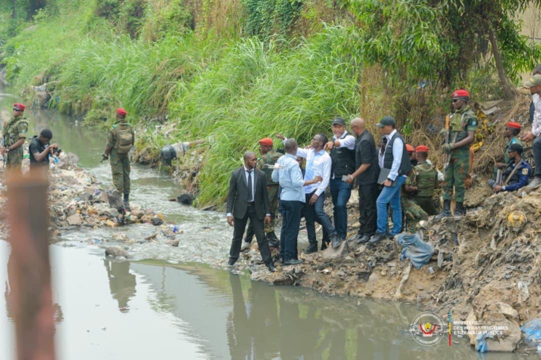 Le ministre John Banza en visite sur le site du Pont Cabu, près du stade des Martyrs [photo d’illustration]