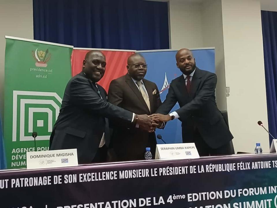 De gauche à droite, le Coordonnateur de l'ADN Dominique Migisha,  Dircab du Ministre du numérique Séraphin Umba et Christian Katende, représentant de l'arptc, mercredi 05 novembre 2025