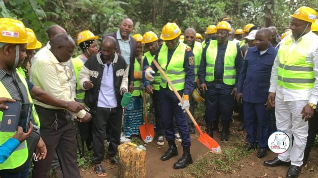 Le Vice-gouverneur de province, assisté par le coordonnateur du P-DDRCS Nord-Kivu, lance les Travaux HIMO à Beni [photo d’illustration]
