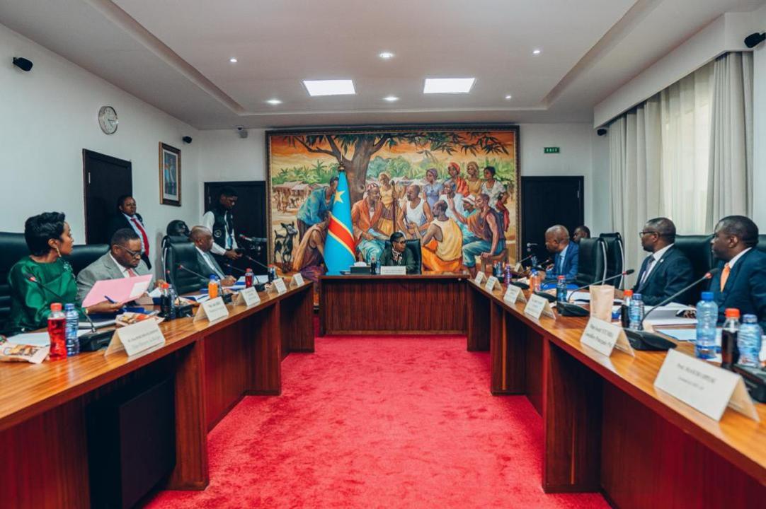 La Première Ministre Judith Suminwa et quelques membres du gouvernement, lors de la réunion du comité de conjoncture économique, jeudi 06 novembre 2025