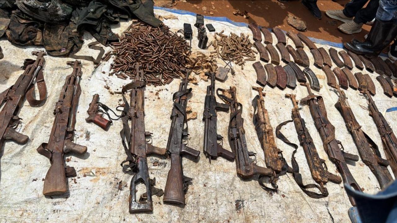 Les FARDC récupèrent, à Djugu ; 12 fusils AK-47, 1.495 munitions et 37 chargeurs appartenant à la milice CRP de Thomas Lubanga