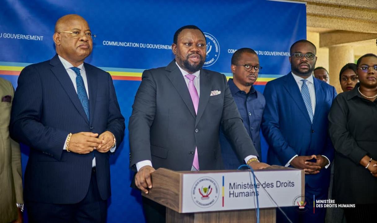 Le ministre Samuel Mbemba annonce une reconnaissance historique du génocide congolais par la CADHP, lors d’un point de presse, à Kinshasa