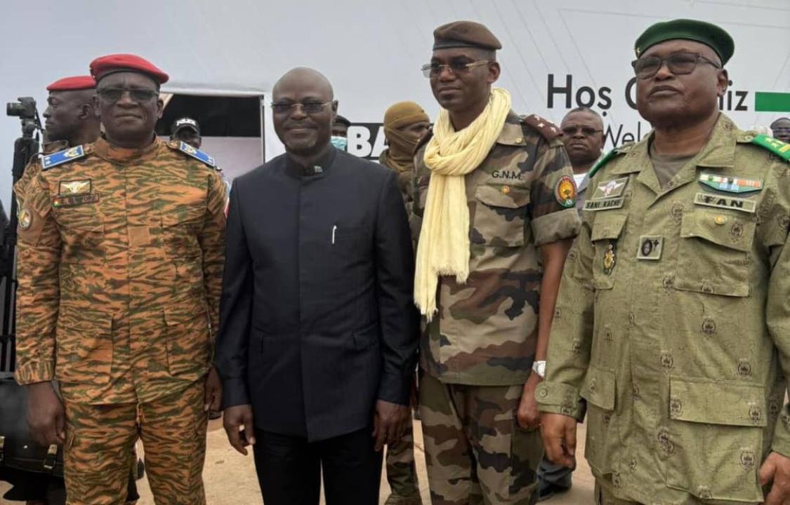 Le VPM Guy Kabombo Muadiamvita au premier Salon africain de la défense et de la sécurité (BAMZEX 25)