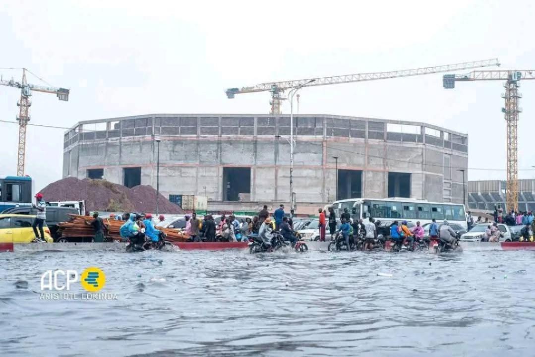 Boulevard Triomphale inondé après les récentes pluies à Kinshasa