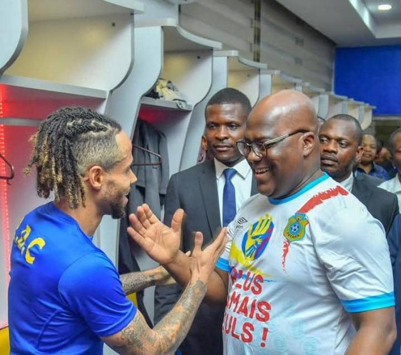 Le Président Félix-Antoine Tshisekedi, et le milieu du terrain des Léopards Théo Bongonda. [Photo d'illustration]