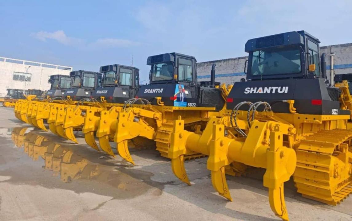 La RDC reçoit un premier lot de 200 engins en Chine, lançant la plus grande opération de modernisation routière du pays