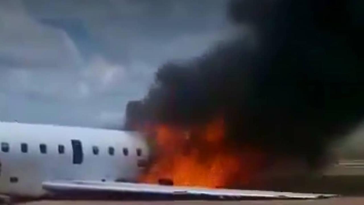 L'avion qui transportait le ministre Louis Watum Kabamba en feu à Kolwezi