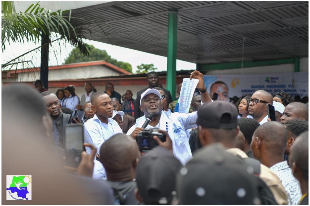 Le SG de Nouvel Elan, Blanchard Mongomba, lors d'un meeting organisé à Kinshasa