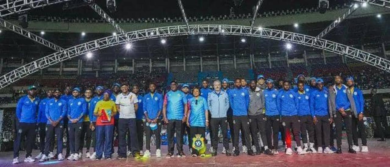Le couple présidentiel et les membres de l'équipe nationale de la RDC, au Stade des Martyrs.