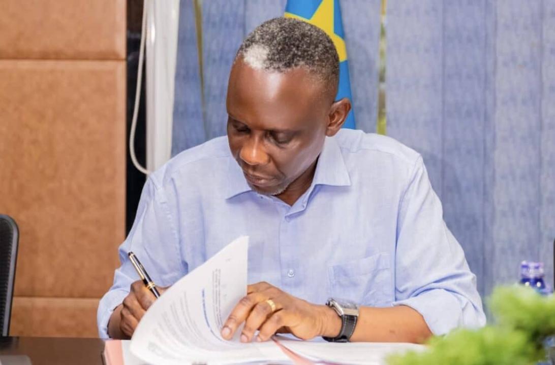 Le ministre des ITP John Banza