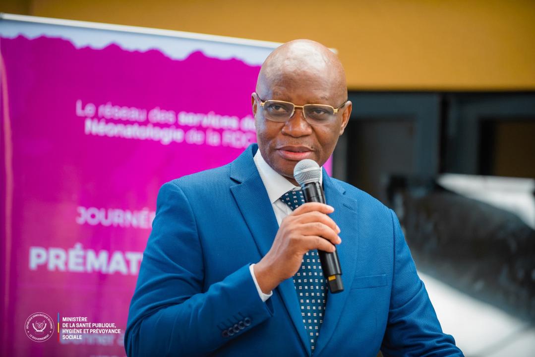 Le Ministre de la santé Roger Kamba 