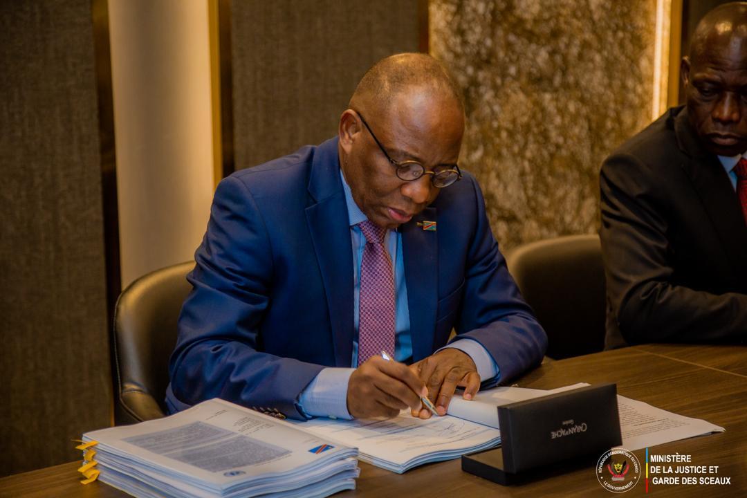 Le ministre Guillaume Ngefa signe le PRODOC pour accélérer la réforme judiciaire en RDC