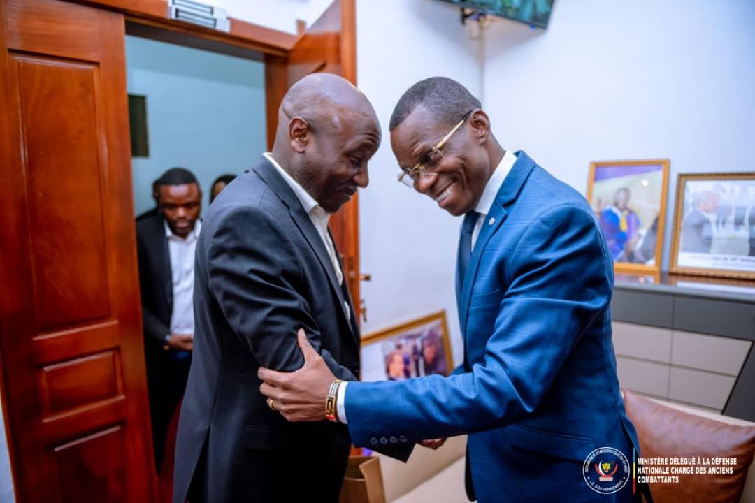 Le Ministre délégué Eliezer Ntambwe reçoit l'ambassadeur extraordinaire et plénipotentiaire de la République du Burundi en RDC, vendredi 22 novembre 2025