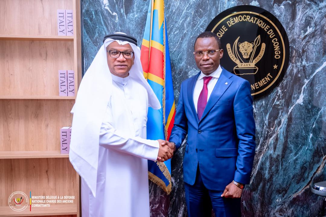 Le Ministre délégué à la défense nationale Eliezer Ntambwe et l'ambassadeur des Emirats Arabes Unis à Kinshasa, mardi 25 novembre 2025