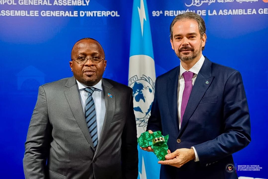 Jacquemain Shabani et le Secrétaire général d’Interpol Valdecy Urquiza [photo d'illustration]