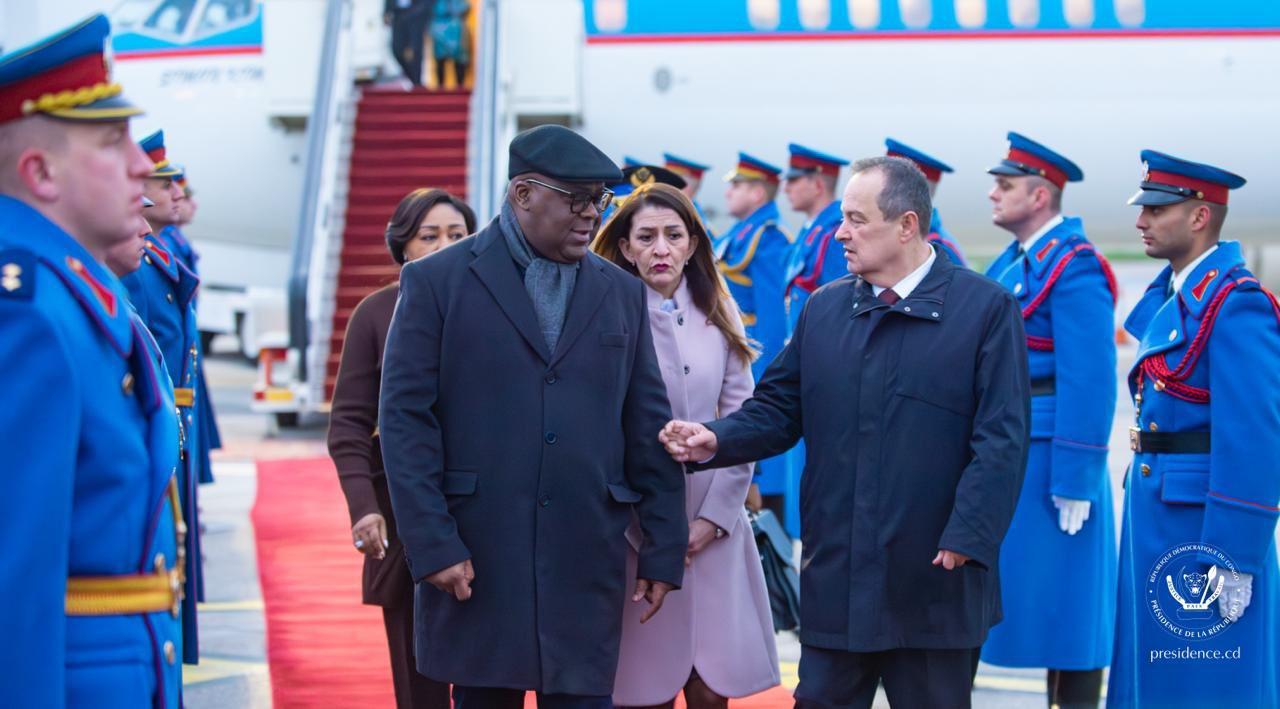 Accompagné de son épouse, le Président Félix Tshisekedi est accueilli par son homologue serbe, jeudi 27 novembre 2025