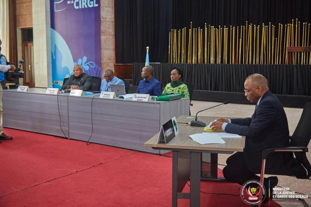 Le ministre Guillaume Ngefa devant la commission PAJ à l’Assemblée Nationale