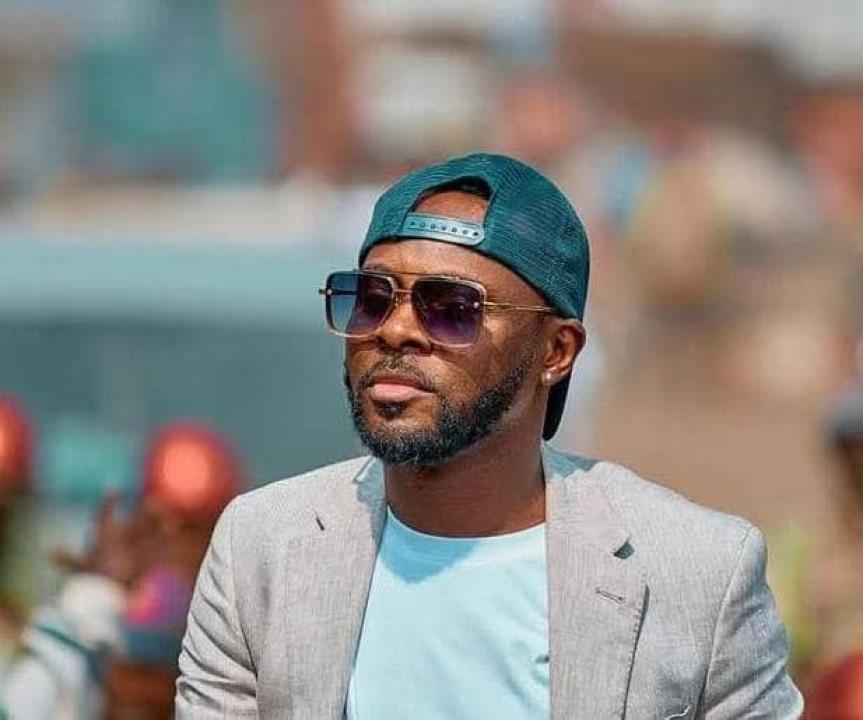 Héritier Wata lors d'un carnaval motorisé à Kisangani.