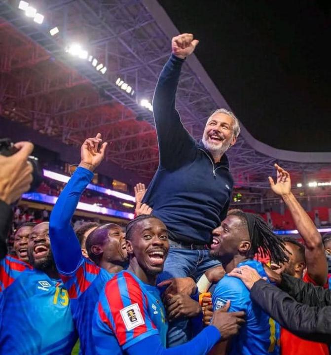 Sébastien Desabre en pleine célébration avec quelques Léopards de la RDC lors des barrages continentaux à Rabat. [Photo d'illustration]