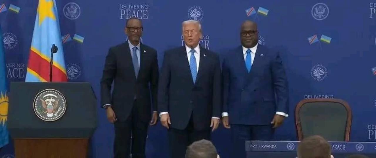 De gauche à droite, les chefs de l’Etat Paul Kagame, Donald Trump et Félix Tshisekedi
