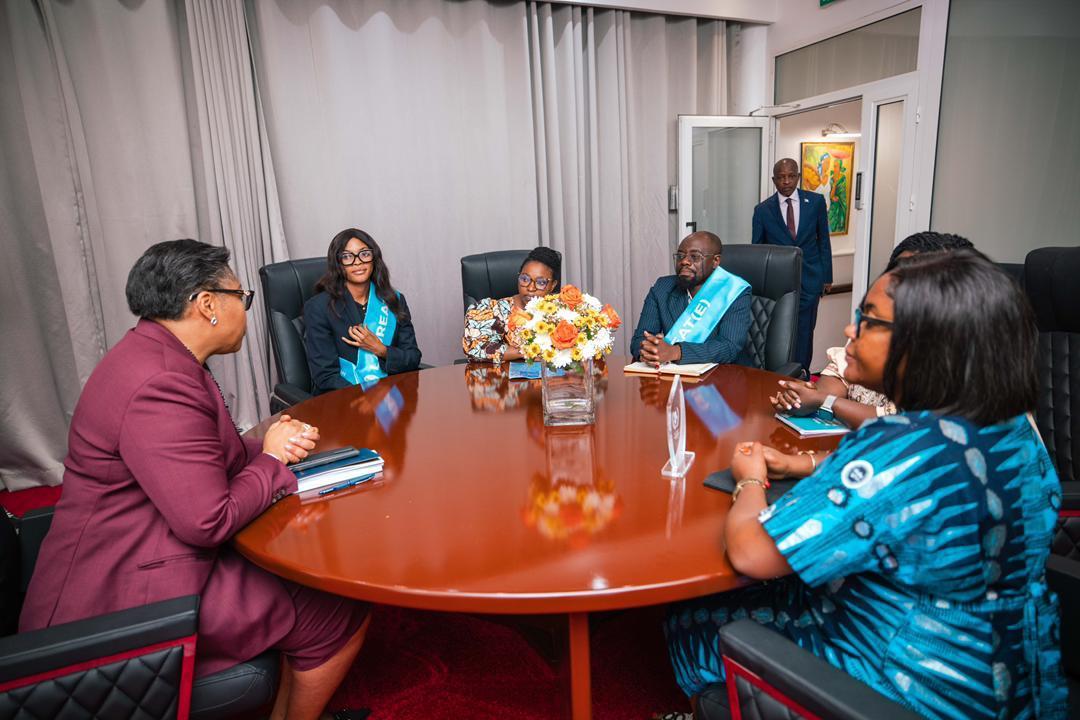 La première ministre Judith Suminwa et les lauréats du prix julienne Lusenge [photo d'illustration]