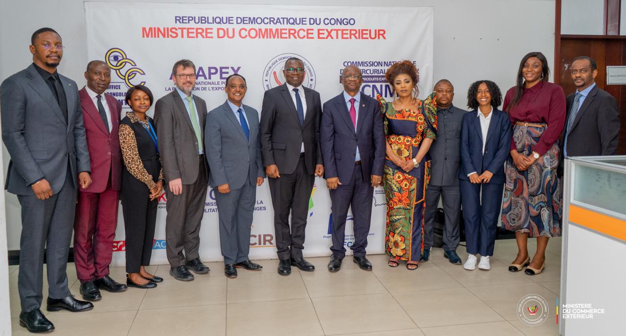 La délégation de la Banque Mondiale conduite par Binyam Reja, responsable du Transport et des Infrastructures reçu par le ministre Julien Paluku Kahongya