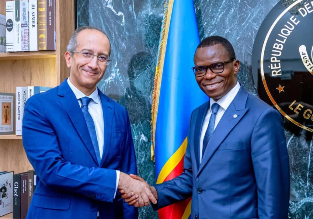 Le ministre délégué Eliezer Ntambwe Mposhi et l'ambassadeur égyptien Heshan El Mekwad, ce mercredi 17 décembre 2025