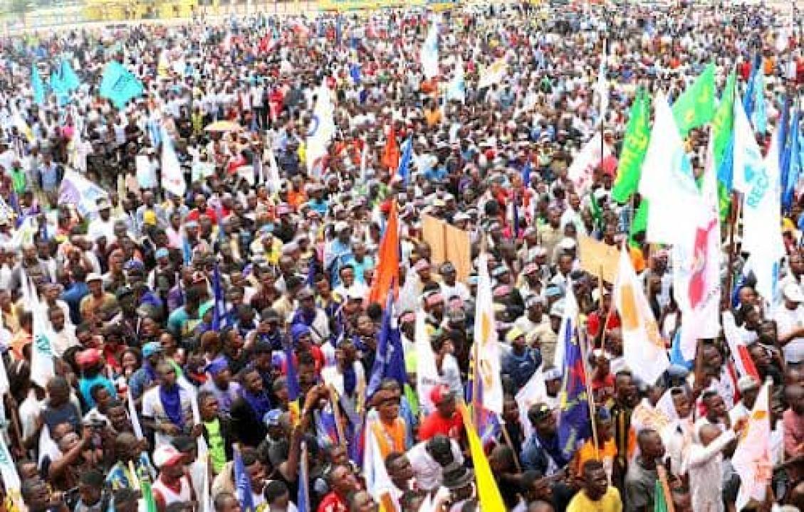 Des partisans des partis politiques assistant à un rassemblement [photo d’illustration]