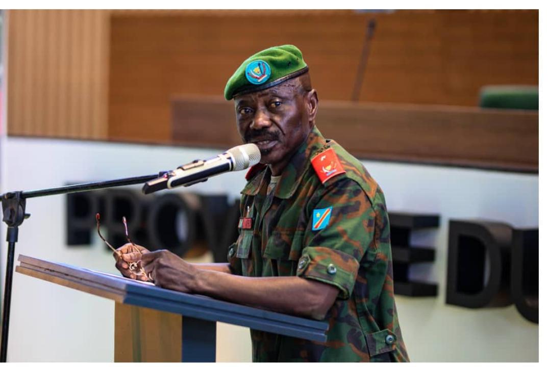 Le général Eddy Kapend, commandant de la 22è région militaire