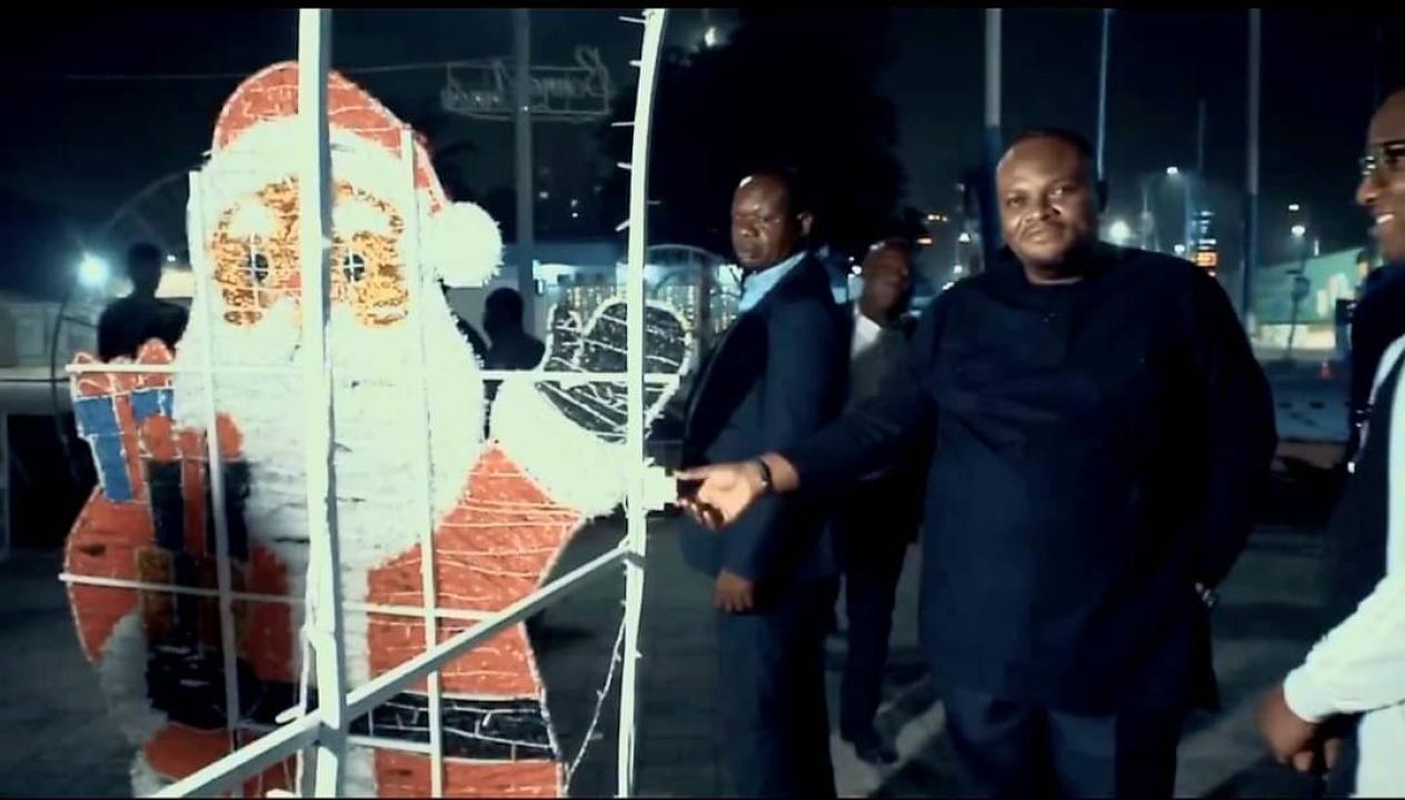 Le Gouverneur Daniel Bumba célébrant Noël à Kinshasa