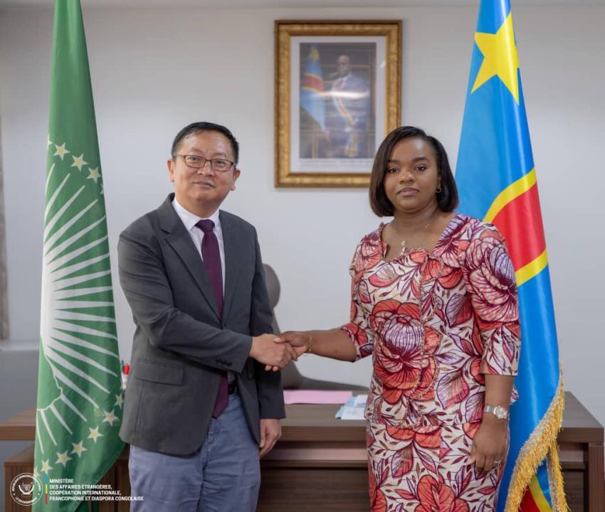 La Vice-ministre des Affaires étrangères, Noëlla Ayeganagato et l’ambassadeur de la Chine Zhao Bin [photo d'illustration]