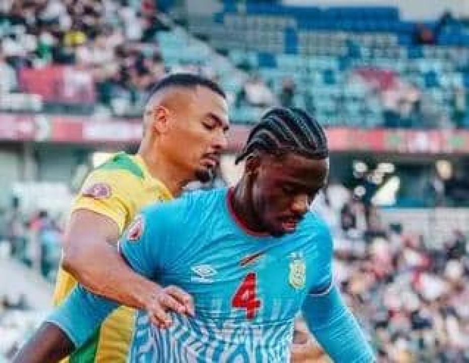 Axel Tuanzebe en duel avec joueur béninois [Photo d'illustration]