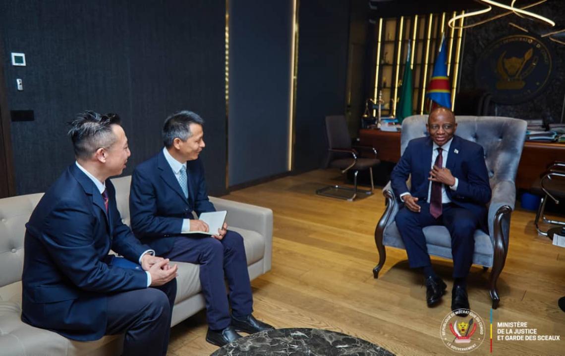 Le Ministre d'État, ministre de la justice Guillaume Ngefa lors d'une rencontre avec les responsables du groupe minier GDIM