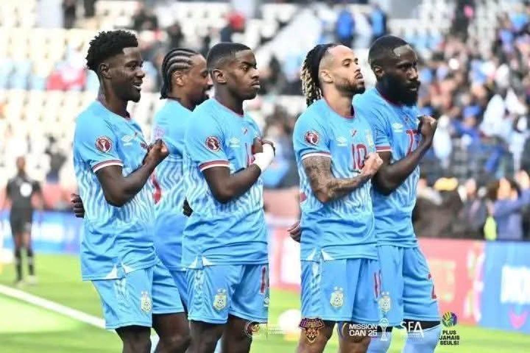 Les joueurs congolais en pleine célébration du but de Théo BONGONDA lors du match contre le Bénin.