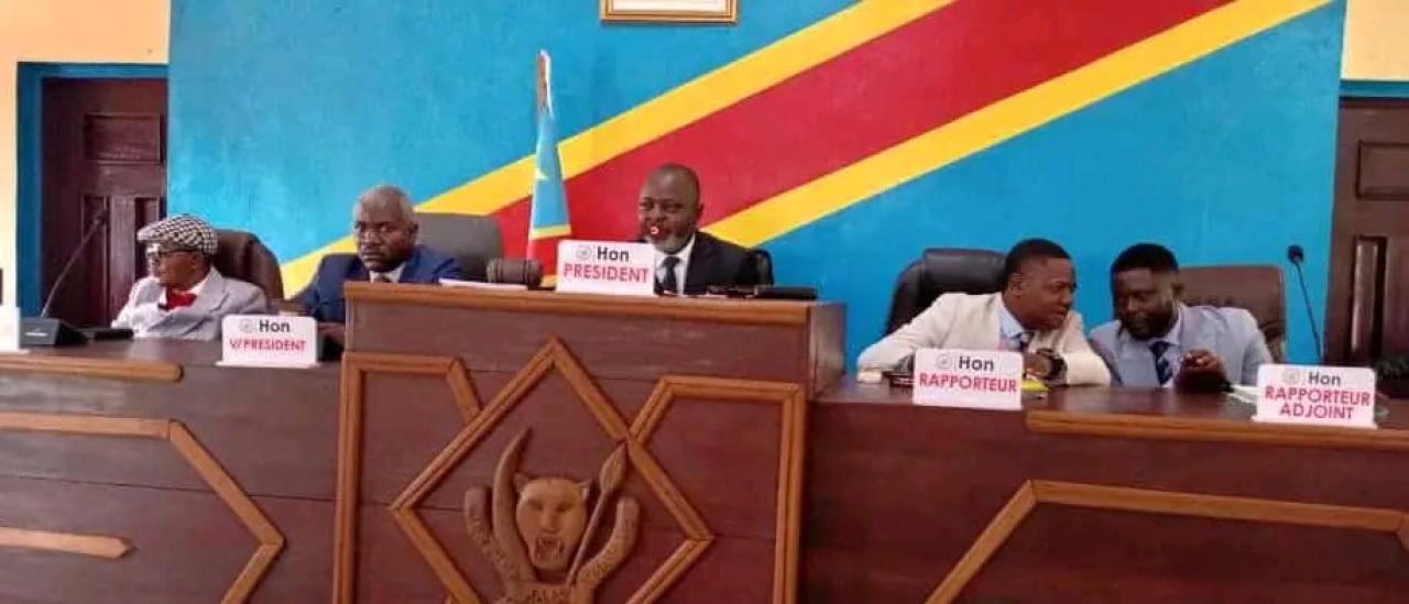 Les membres du Bureau de l’Assemblée provinciale du Kasaï au perchoir, en pleine séance plénière