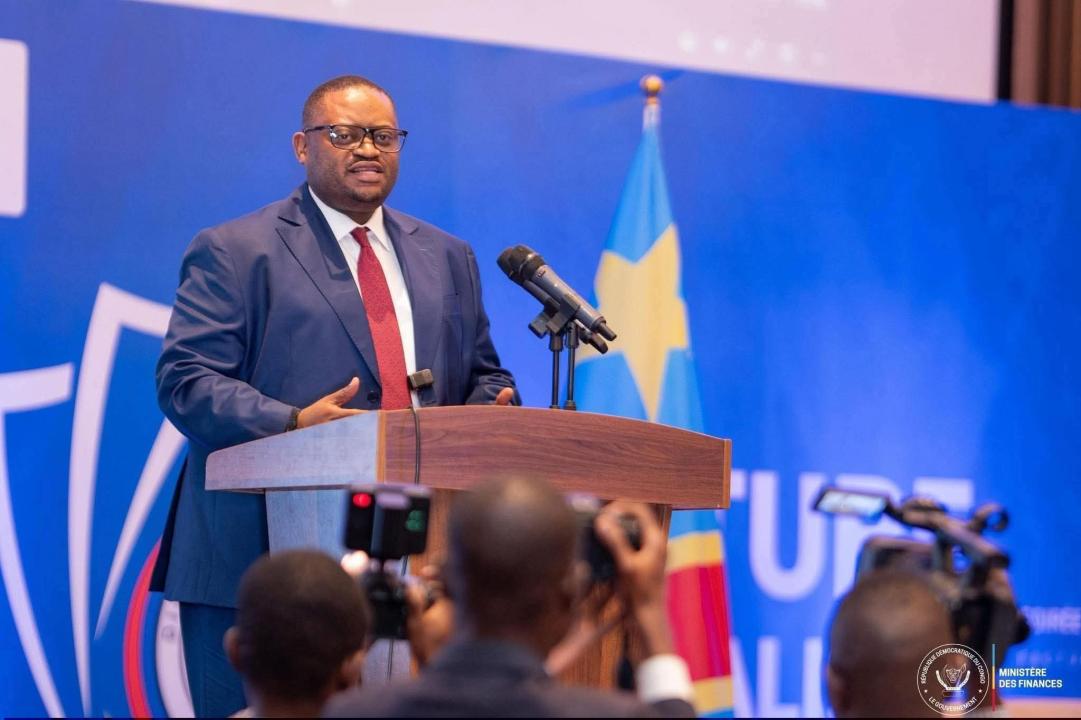 Doudou Fwamba Likunde Li-Botayi,  ministre des Finances en RDC 