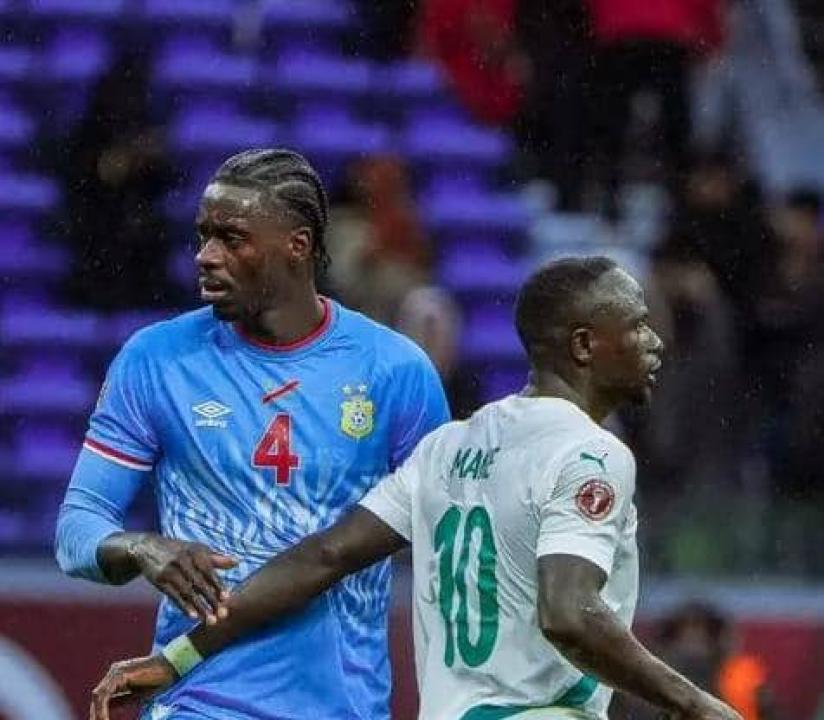 Axel Tuanzebe et Sadio Mane lors du choc RDC-Sénégal à Tanger. [Photo d'illustration]