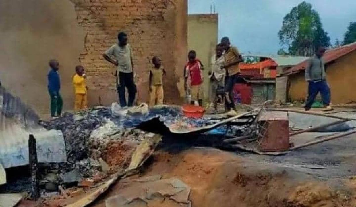 Des maisons incendiées lors d’une attaque ADF dans le territoire de Lubero [photo d’illustration]