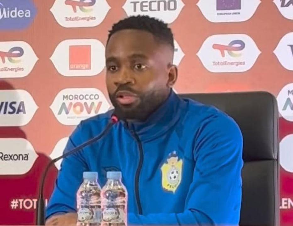 L'attaquant congolais Cédric BAKAMBU lors de la conférence de presse d'avant match contre l'Algérie
