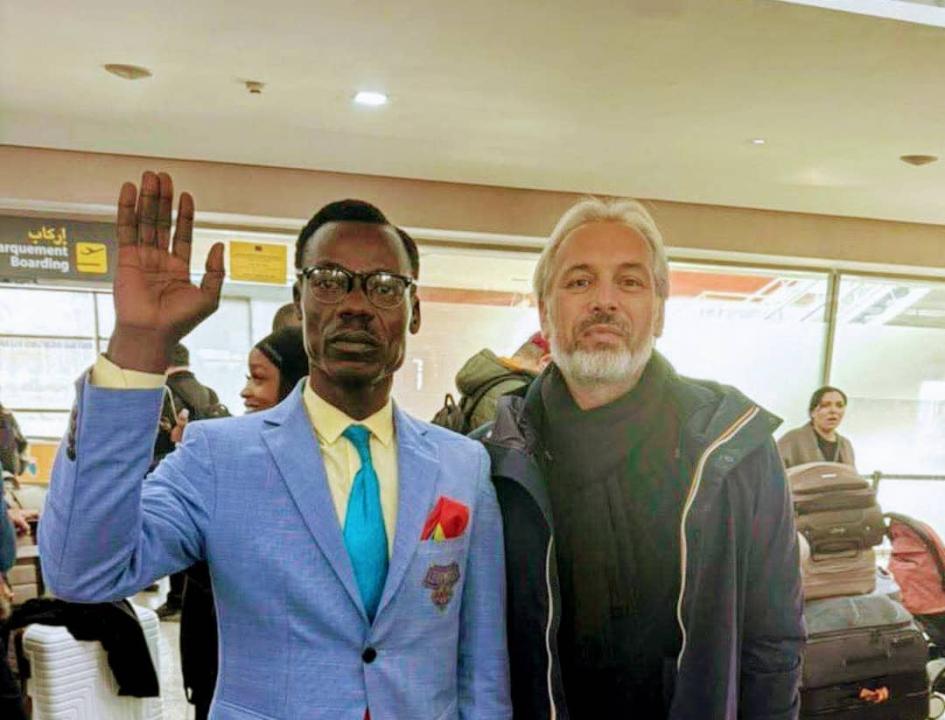 Michel Kuka dit "Lumumba Vea" et le sélectionneur de la RDC Sébastien Desabre, à l'aéroport de Rabat.