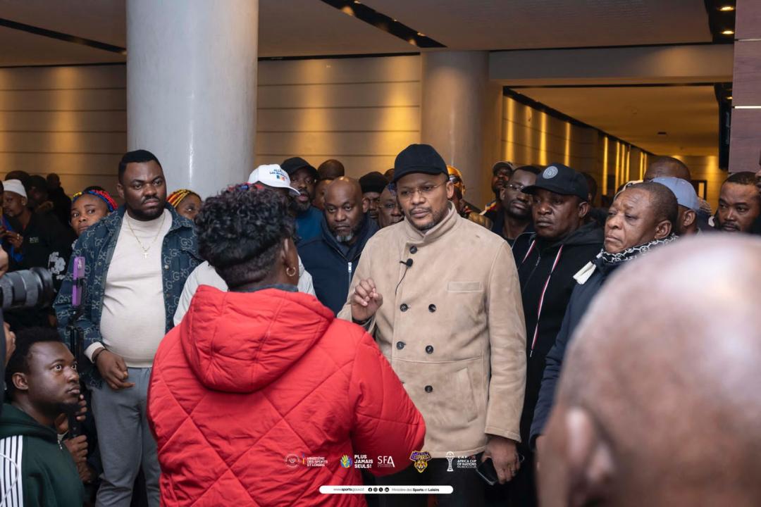 Le ministre des sports et loisirs, Didier Budimbu et quelques supporters, animateurs et journalistes. [Photo d'illustration]
