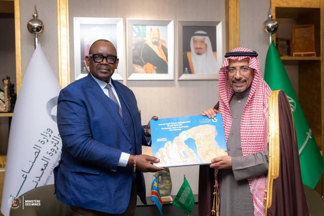 Le ministre des Mines, Louis Watum Kabamba, et le ministre saoudien de l’Industrie et des Ressources minérales, Bandar bin Ibrahim Al-Khorayef à Riyad [photo d'illustration]