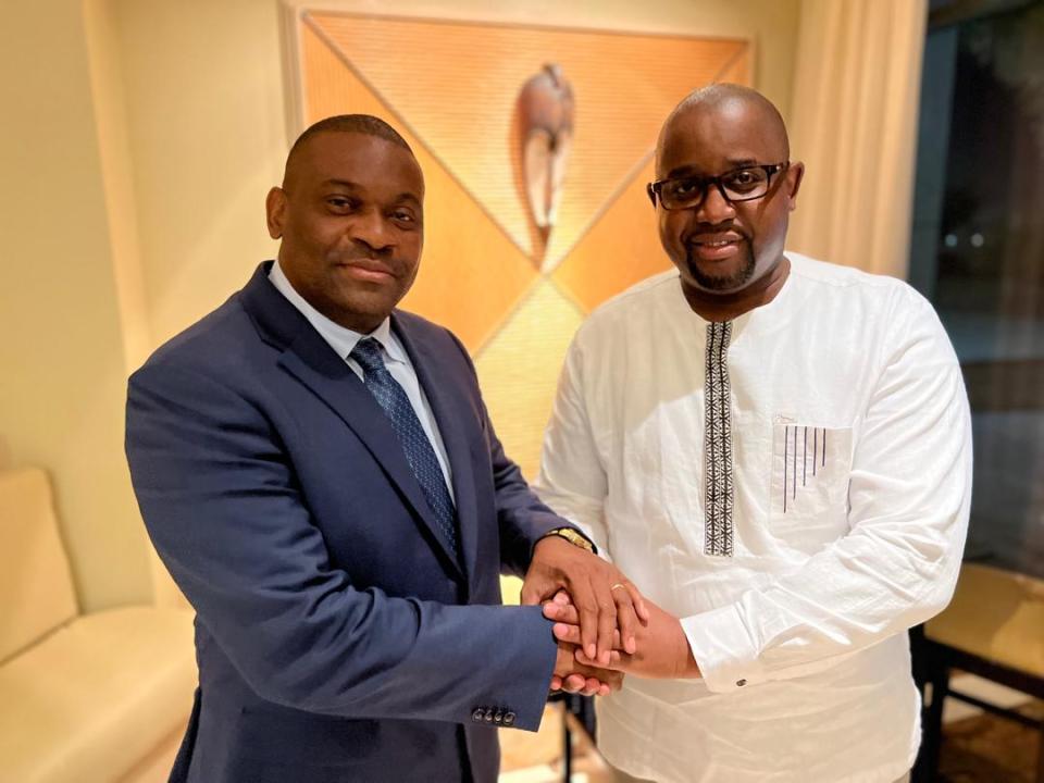 Benjamin Evita, vice-président de la Chambre de commerce de la CEEAC, avec Floribert Anzuluni, ministre congolais de l’Intégration régionale