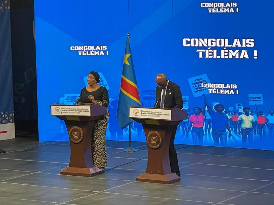 Les ministres Ève Bazaiba Masudi et Patrick Muyaya Katembwe, lors d'un briefing de presse tenu, le 17 janvier 2026, à la RTNC Kinshasa